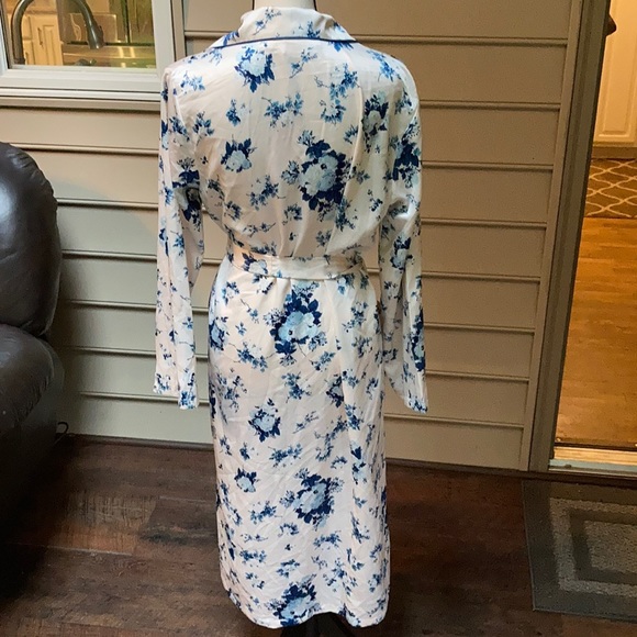 NWT Rachel Parcell Blue Floral Print Satin Robe - Picture 7 of 7